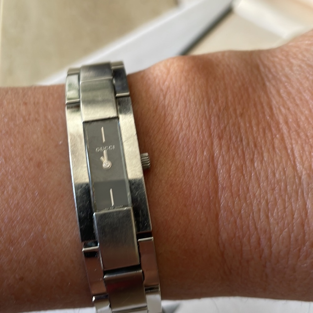 💯 % Authentic Women Watch Gucci